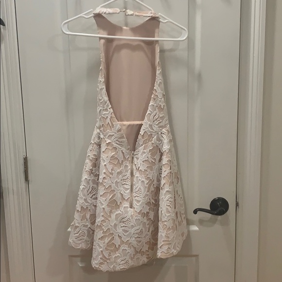 Keepsake backless white floral mini - Picture 2 of 3